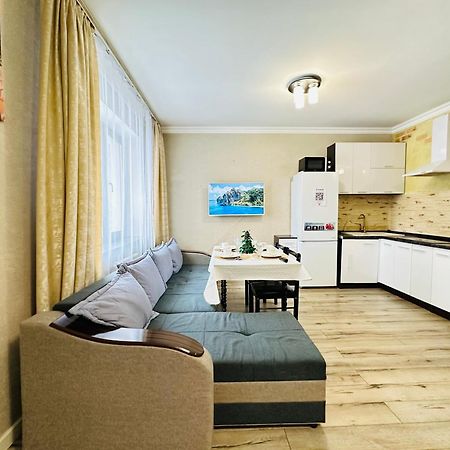 Vostochnyi Park Apartament In The Center Of Almaty Daire Dış mekan fotoğraf