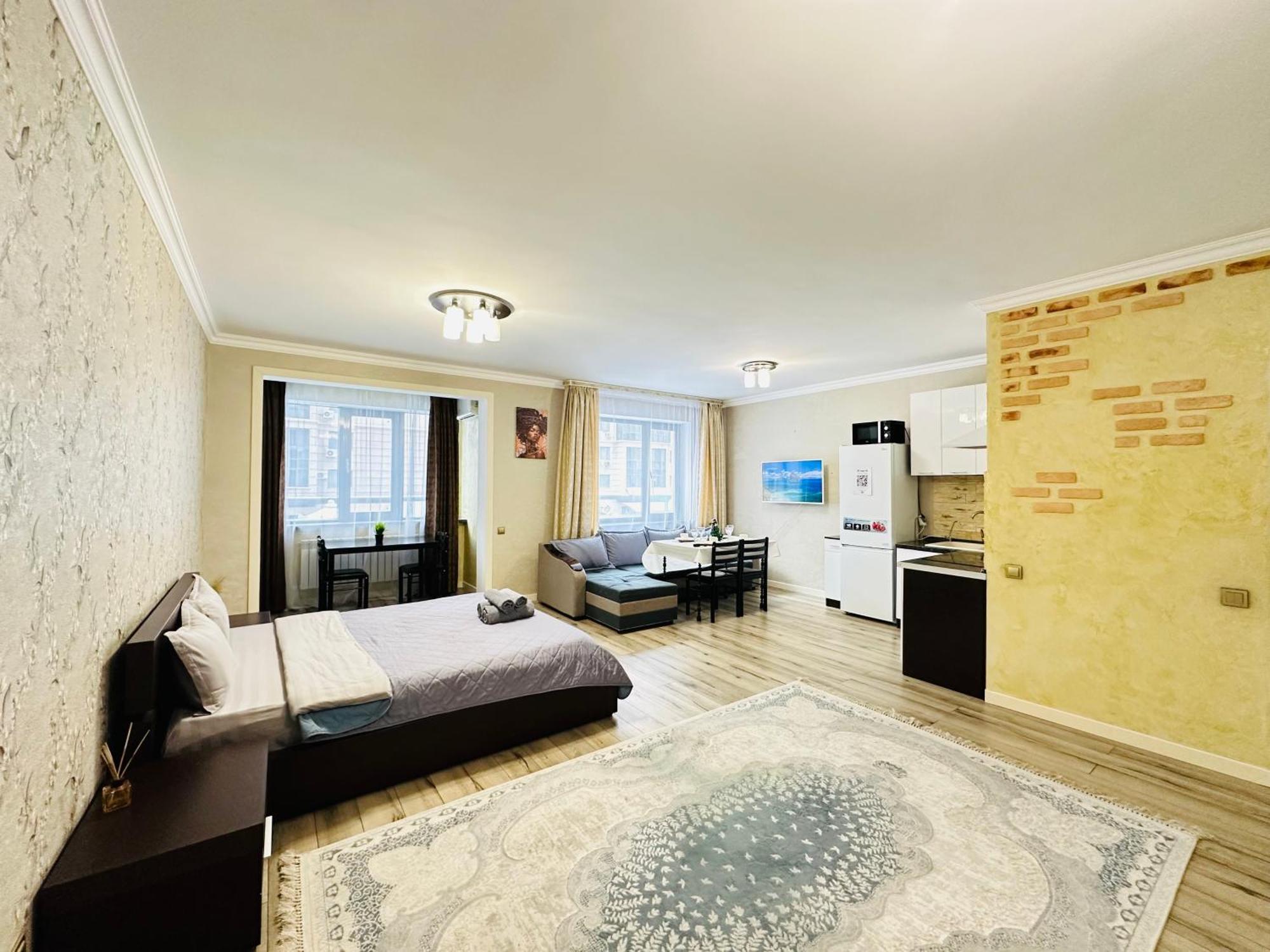 Vostochnyi Park Apartament In The Center Of Almaty Daire Dış mekan fotoğraf
