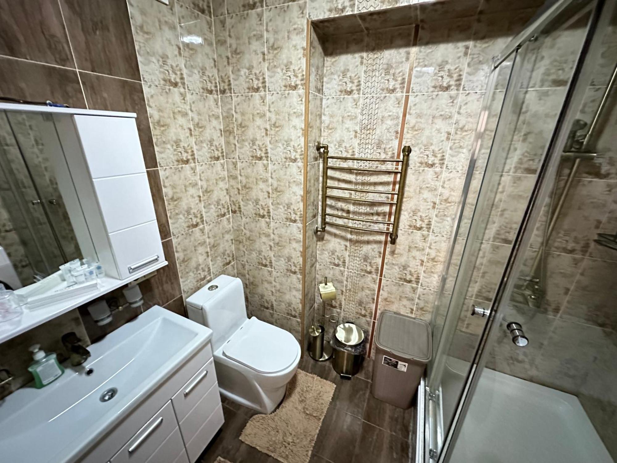 Vostochnyi Park Apartament In The Center Of Almaty Daire Dış mekan fotoğraf