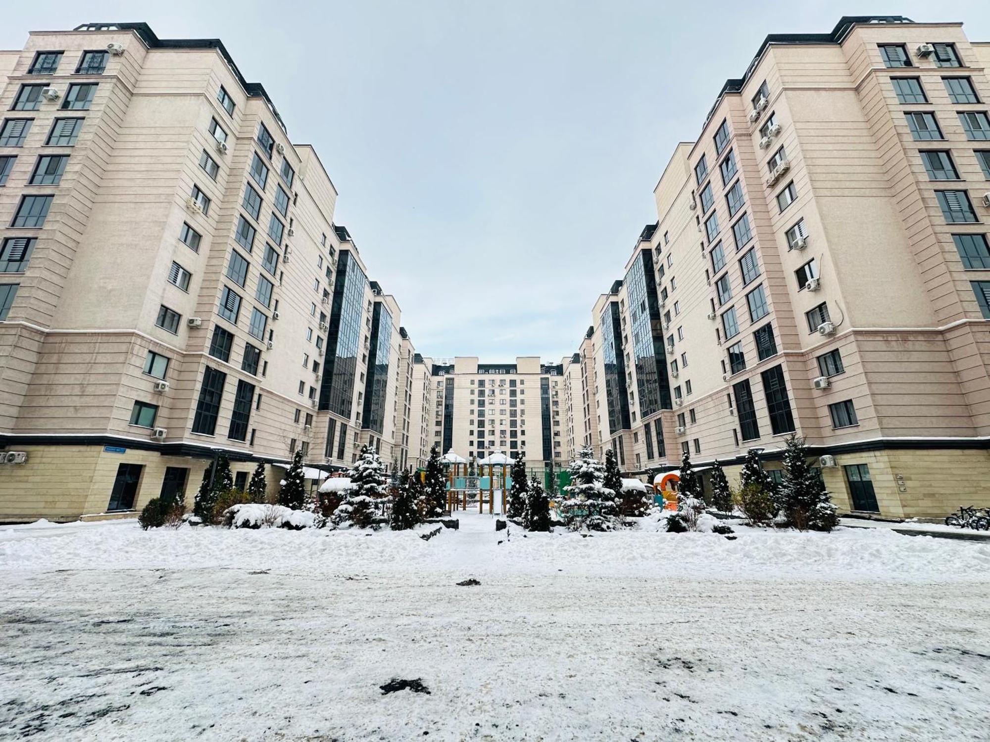 Vostochnyi Park Apartament In The Center Of Almaty Daire Dış mekan fotoğraf