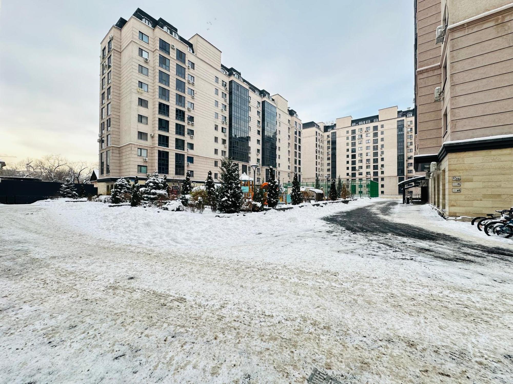 Vostochnyi Park Apartament In The Center Of Almaty Daire Dış mekan fotoğraf